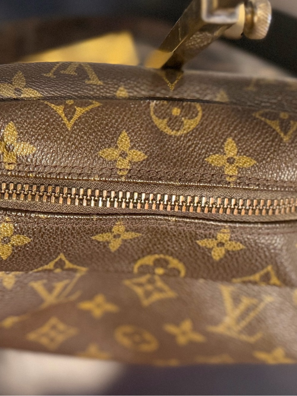 Vintage Louis Vuitton Boulogne 30 Monogram Shoulder Bag - Picture 3 of 11